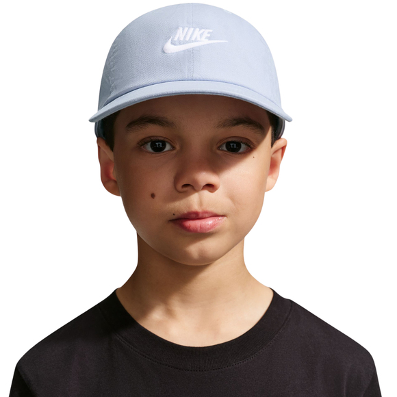 Czapka z daszkiem dla dzieci Nike Club błękitna FB5063 057