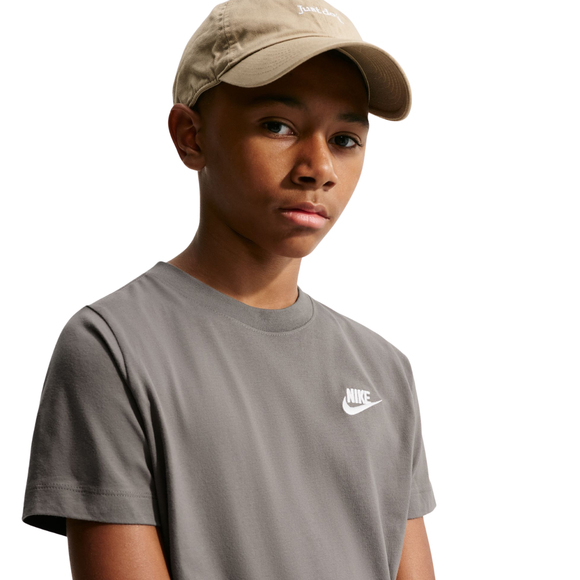 Koszulka dla dzieci Nike Sportswear szara FZ5177 289