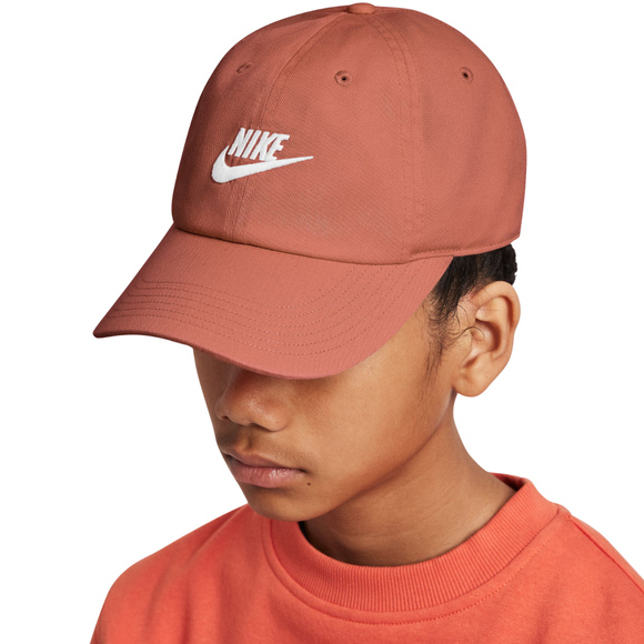 Czapka z daszkiem dla dzieci Nike Club pomarańczowa FB5063 209