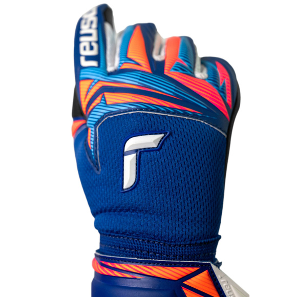 Rękawice bramkarskie Reusch Attrakt Infinity Evolution NC Junior niebiesko-czarne 5672725 4127