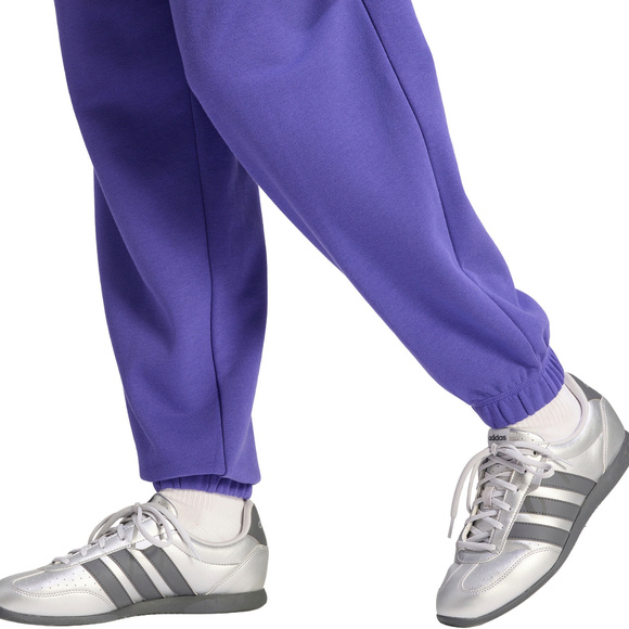 Spodnie damskie adidas Essentials Linear French Terry Cuffed fioletowe KF8363
