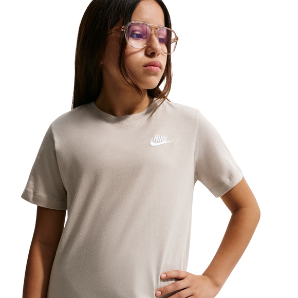 Koszulka dla dzieci Nike Sportswear beżowa FZ5177 236