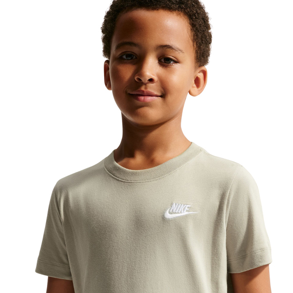 Koszulka dla dzieci Nike Sportswear zielona FZ5177 304
