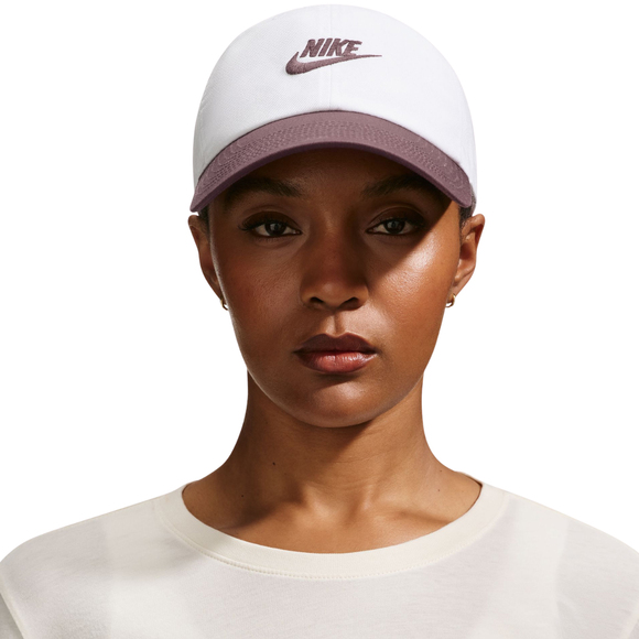 Czapka z daszkiem Nike Club biało-fioletowa FB5368 104