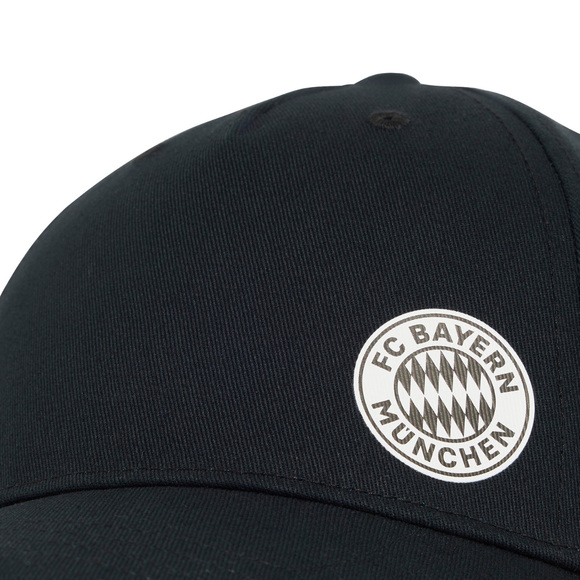 Czapka z daszkiem adidas FC Bayern Munich Essentials czarna IA2335