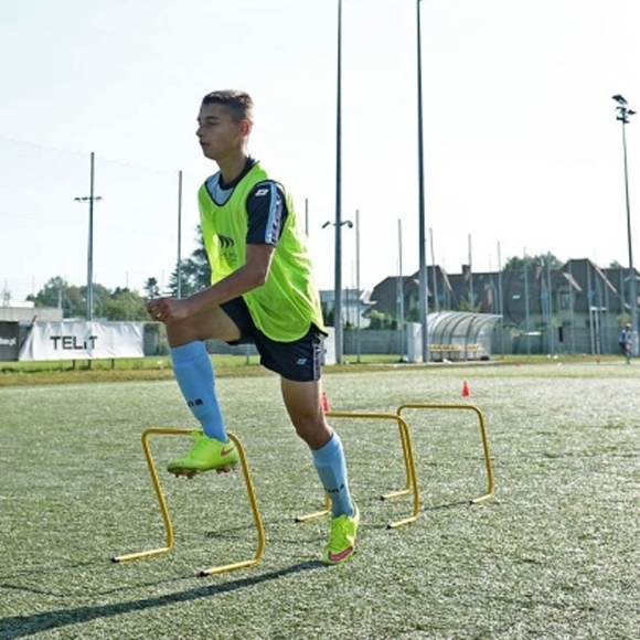 Płotek treningowy koordynacyjny 45 cm