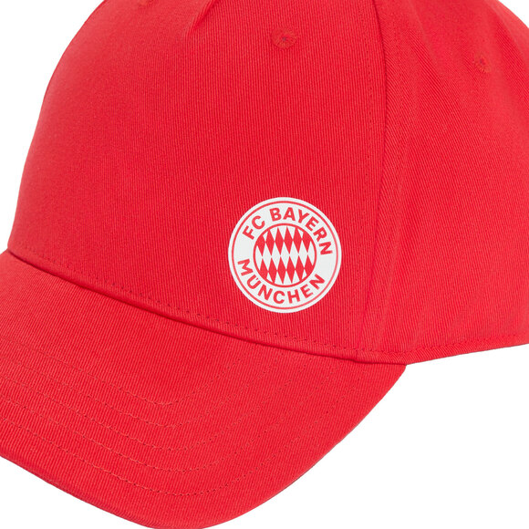 Czapka z daszkiem adidas FC Bayern Munich Essentials czerwona IA2333