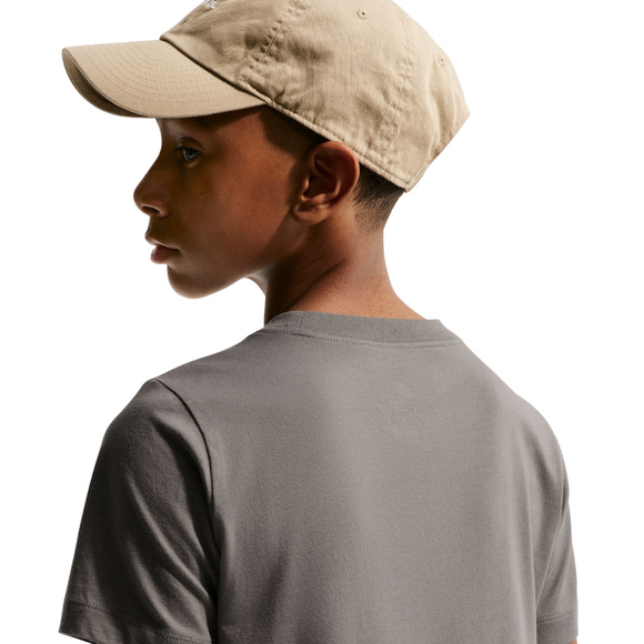 Koszulka dla dzieci Nike Sportswear szara FZ5177 289