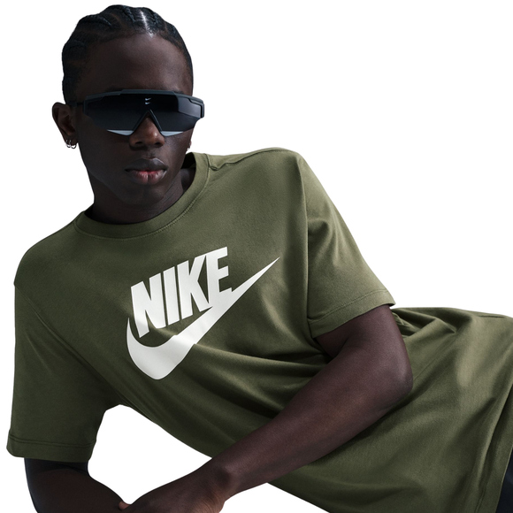 Koszulka męska Nike Sportswear oliwkowa AR5004 222