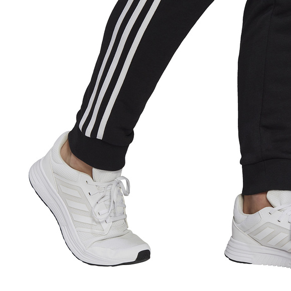 Spodnie męskie adidas Essentials Tapered Cuff 3 Stripes czarne GK8831