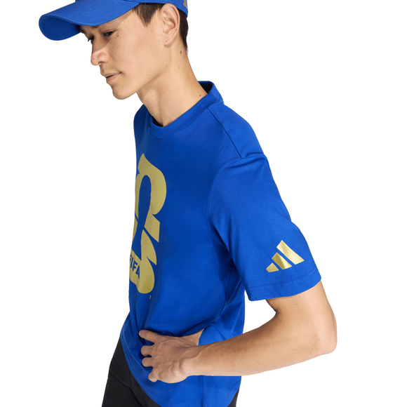 Koszulka męska adidas FIFA World Cup 26 Official Emblem niebieska KB3705