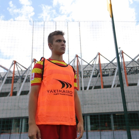 Znacznik piłkarski pomarańczowy, oznacznik Dziecko