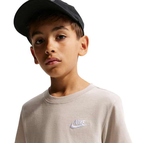 Koszulka dla dzieci Nike Sportswear beżowa FZ5177 236