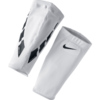 Rękawy do ochraniaczy piłkarskich Nike Guard Lock Elite SLV białe SE0173 103