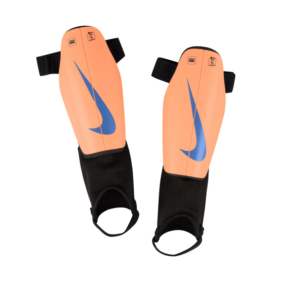 Ochraniacze piłkarskie dla dzieci Nike Charge pomarańczowe DX4610 852